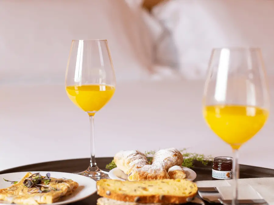 hotel breakfast etiquette featured - a femininity blog for wone to fall in love with life